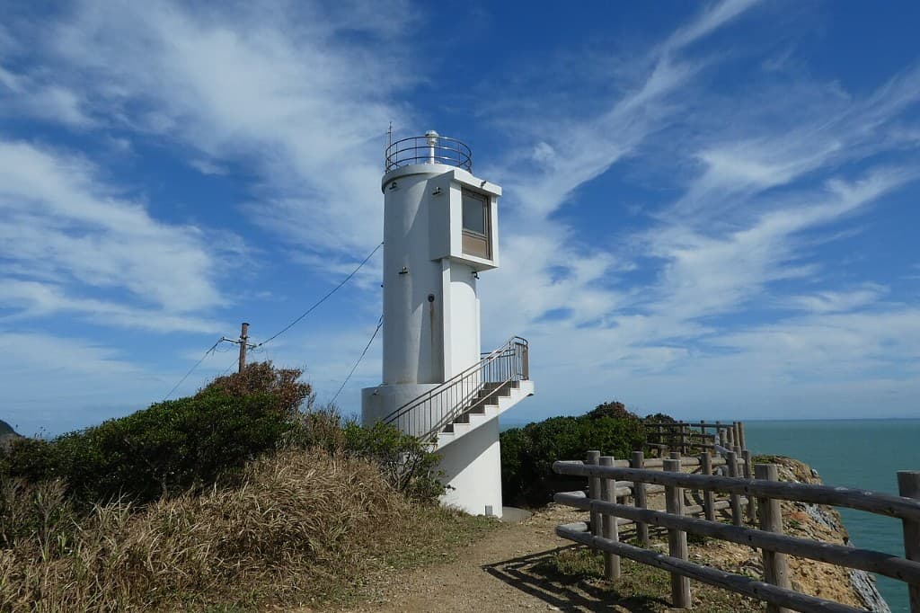 蒲生田岬の灯台と海の眺望