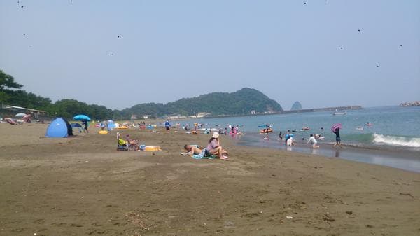北の脇海水浴場の白砂青松の海岸